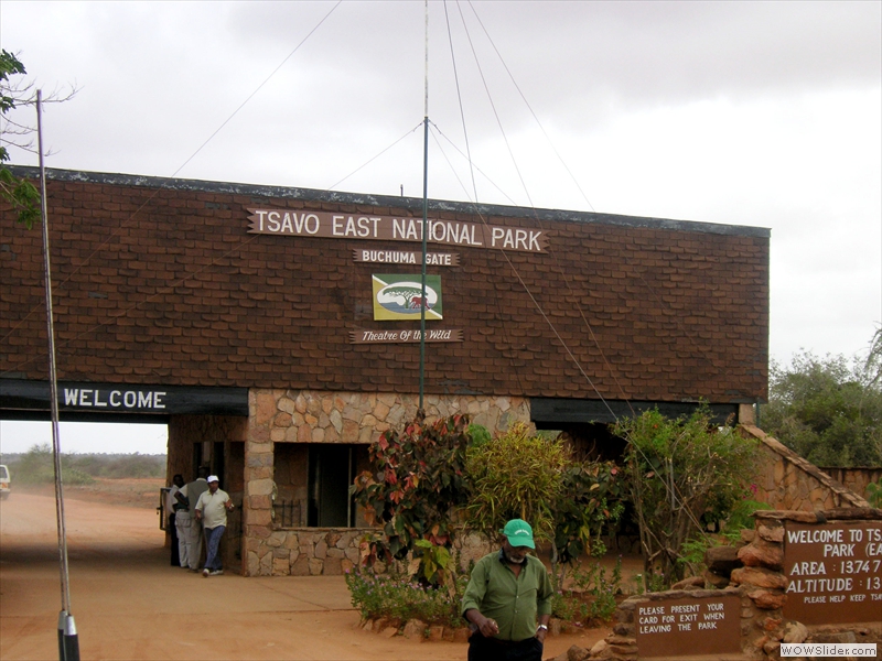 Tsavo Ost Nationalpark - der Eingang zum Park