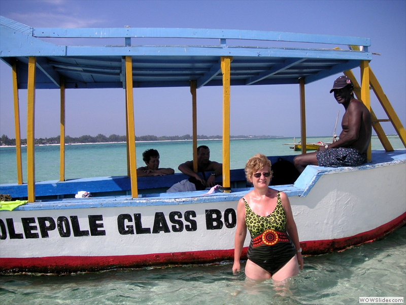 Glasbodenboot - auf der Sandbank