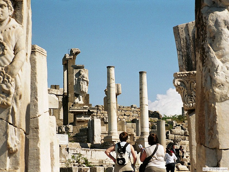 Ephesos - viele Steine und Säulen