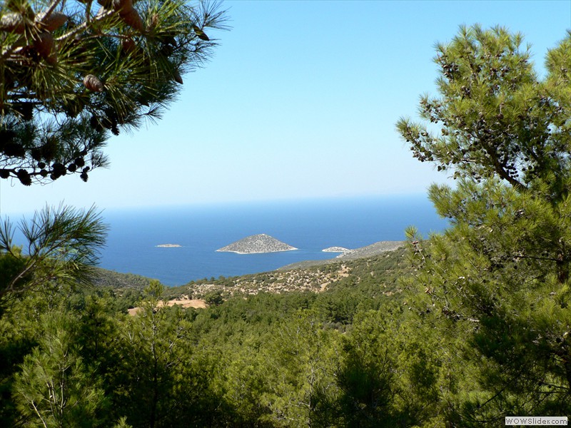 Ausblick auf die kleinen Felseninseln - nördlich von Samos-Stadt