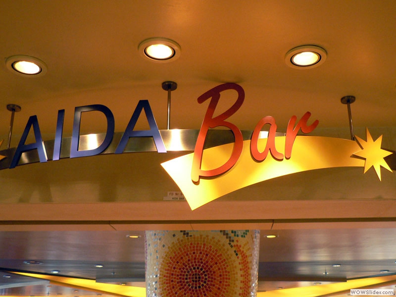 Der Eingang zur AIDA Bar auf Deck 8