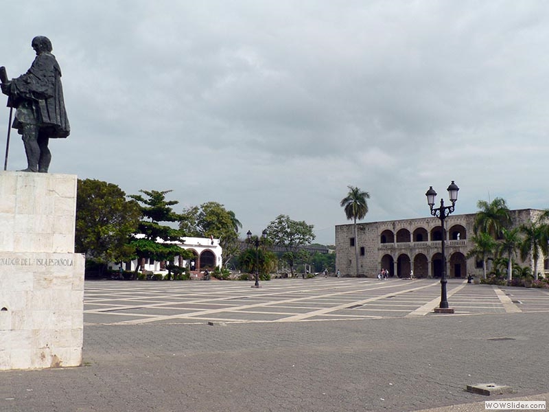 Der Plaza Espana und Alcazar de Colón, der Kolumbuspalast
