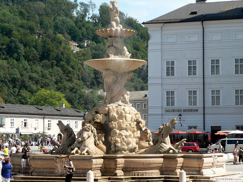 Der Residenzbrunnen auf dem gleichnamigen Platz