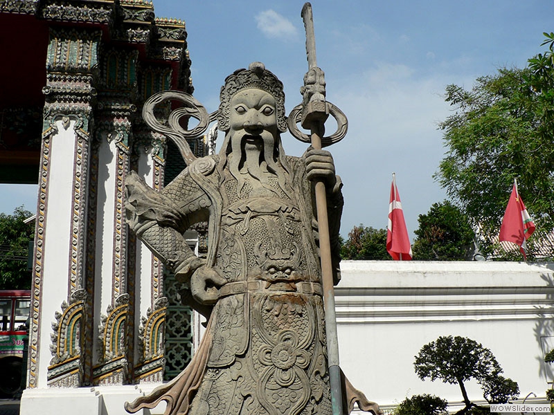 Ein Bewacher am Kloster Wat Pho