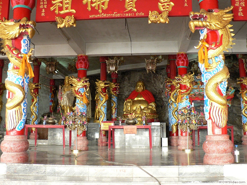 Im Tempel San Chao Pho Kao Yai