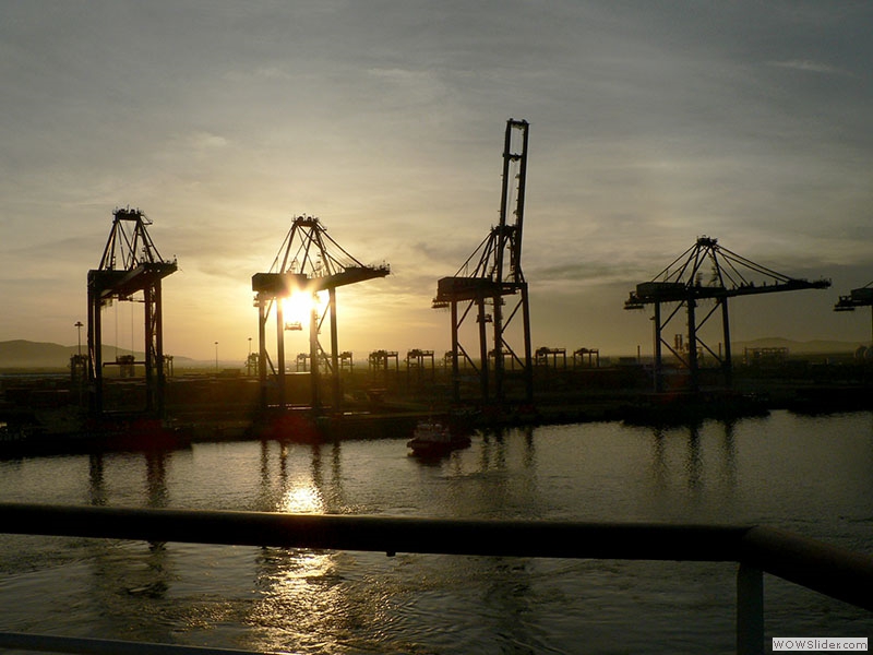 Ankunft bei Sonnenaufgang im Hafen von Phu My