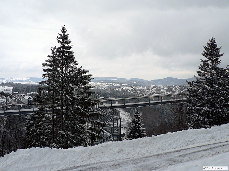 Ausblick vom Erlebnisberg Kappe mit Teilen der Panorama Erlebnis Brücke