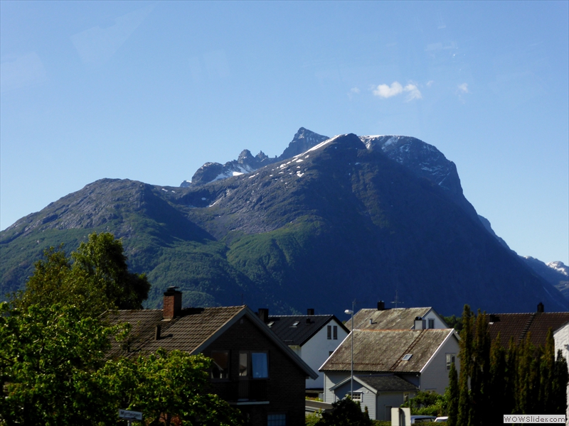Die Trollwand vom Fjord aus gesehen