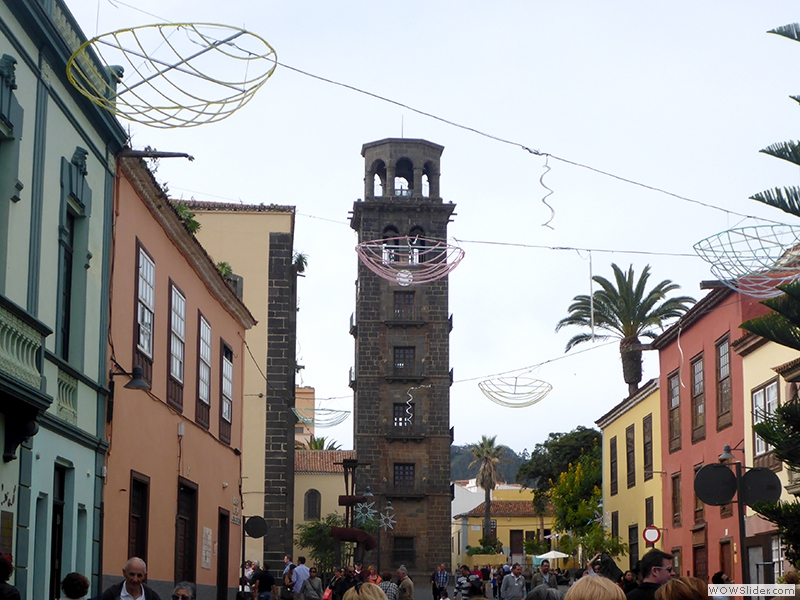 In den Altstadtstraßen mit Blick auf den Glockenturm der Iglesia de Nuestra Señora de la Concepción