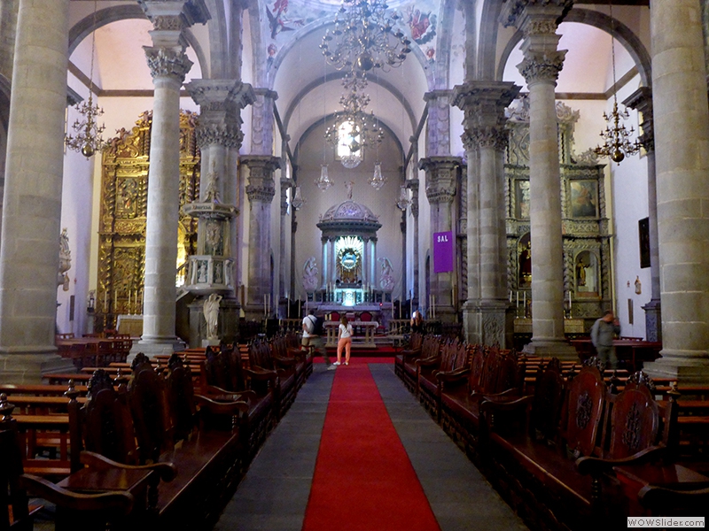 Im Innern der Kirche, das Hauptschiff