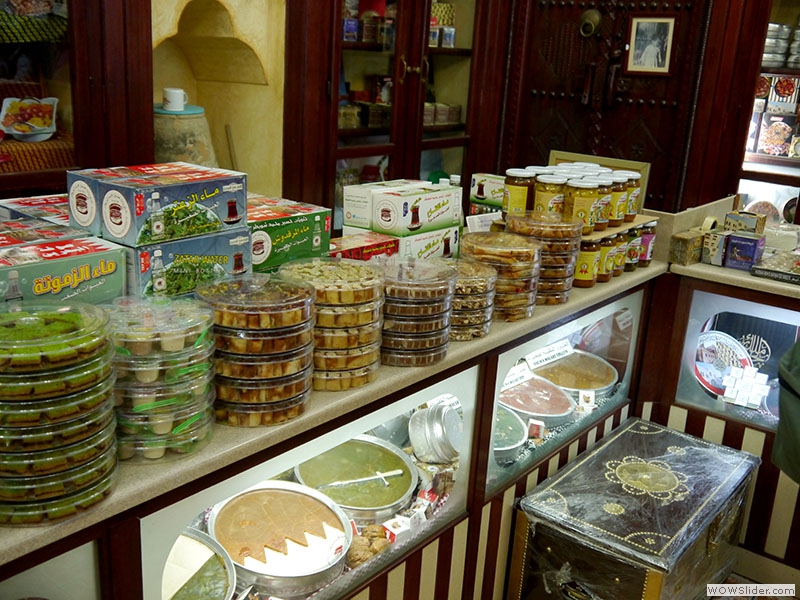 In Al-Muharraq - in einem alten Süßwarenladen
