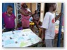 In Anse La Raye
Die Kinder möchten hier ihre gemalten Bilder verkaufen