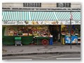 Spaziergang im nahegelegenen Viertel
Ein kleines Markt-Geschäft