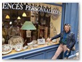 Stadtrundgang durch Rouen
Unsere Reiseleiterin zeigt uns Gegenstände in einem alten Porzellan-Laden