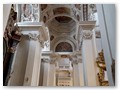 Der Stephansdom von innen
Die Fresken im Seitenschiff