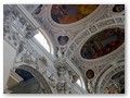 Der Stephansdom von innen
Die Fresken im Mittelschiff