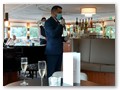 Die MS Viva Tiara - in der Panorama-Lounge
Cruises-Director Anton Dimov begrüßt uns