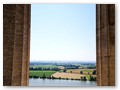 Die Walhalla
Blick durch die Säulen auf die Donau