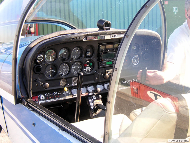 Das Cockpit der Maschine