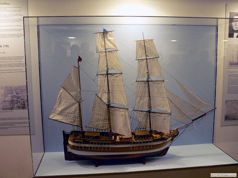 Eins der ersten gebauten Schiffe als Modell