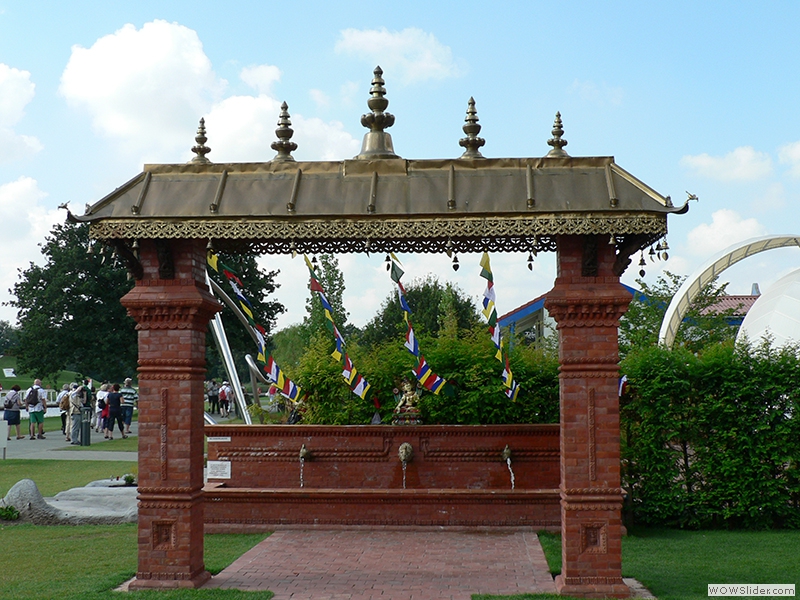 Auch dieses Tor gehört zum Pavillon Nepal