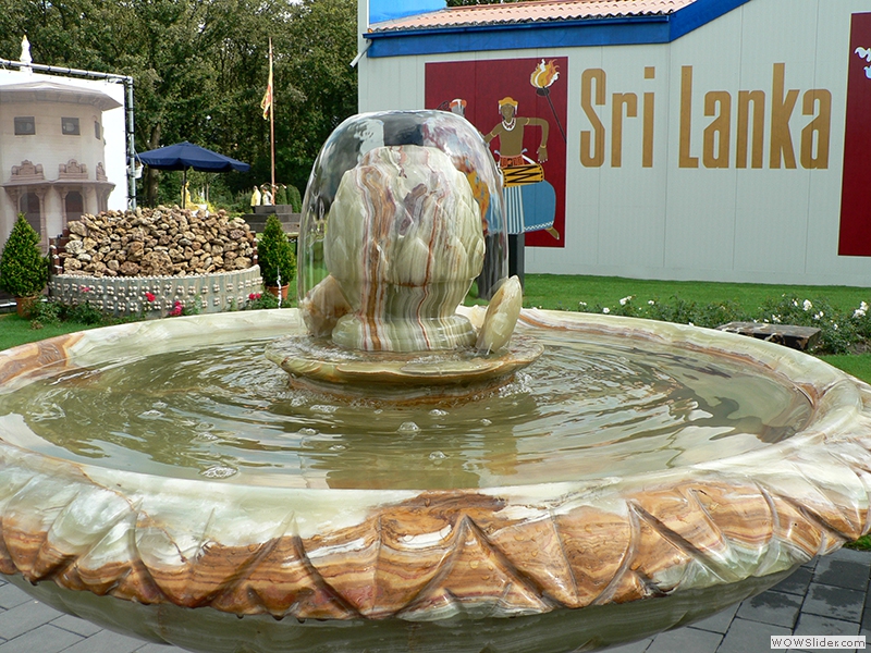 Dieser Brunnen gehört auch noch zu Sri Lanka