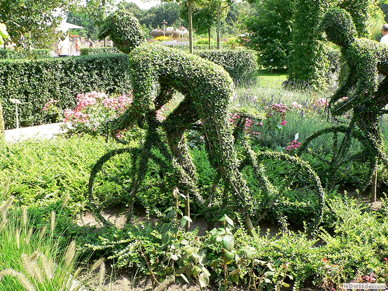 Grüne Radfahrer im luxemburgischen Garten